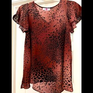 Beautiful top can wear spring or summer very light